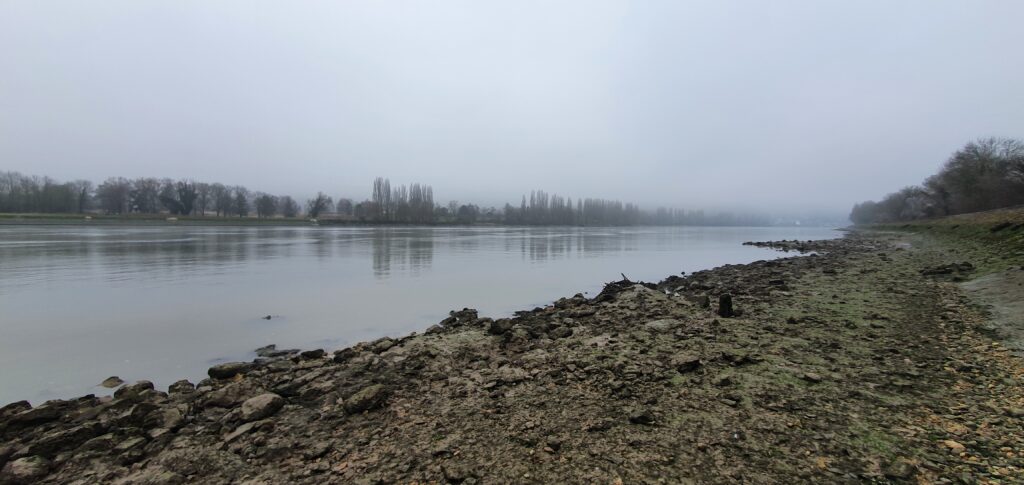 Image de la seine un jour de brouillard en Normandie