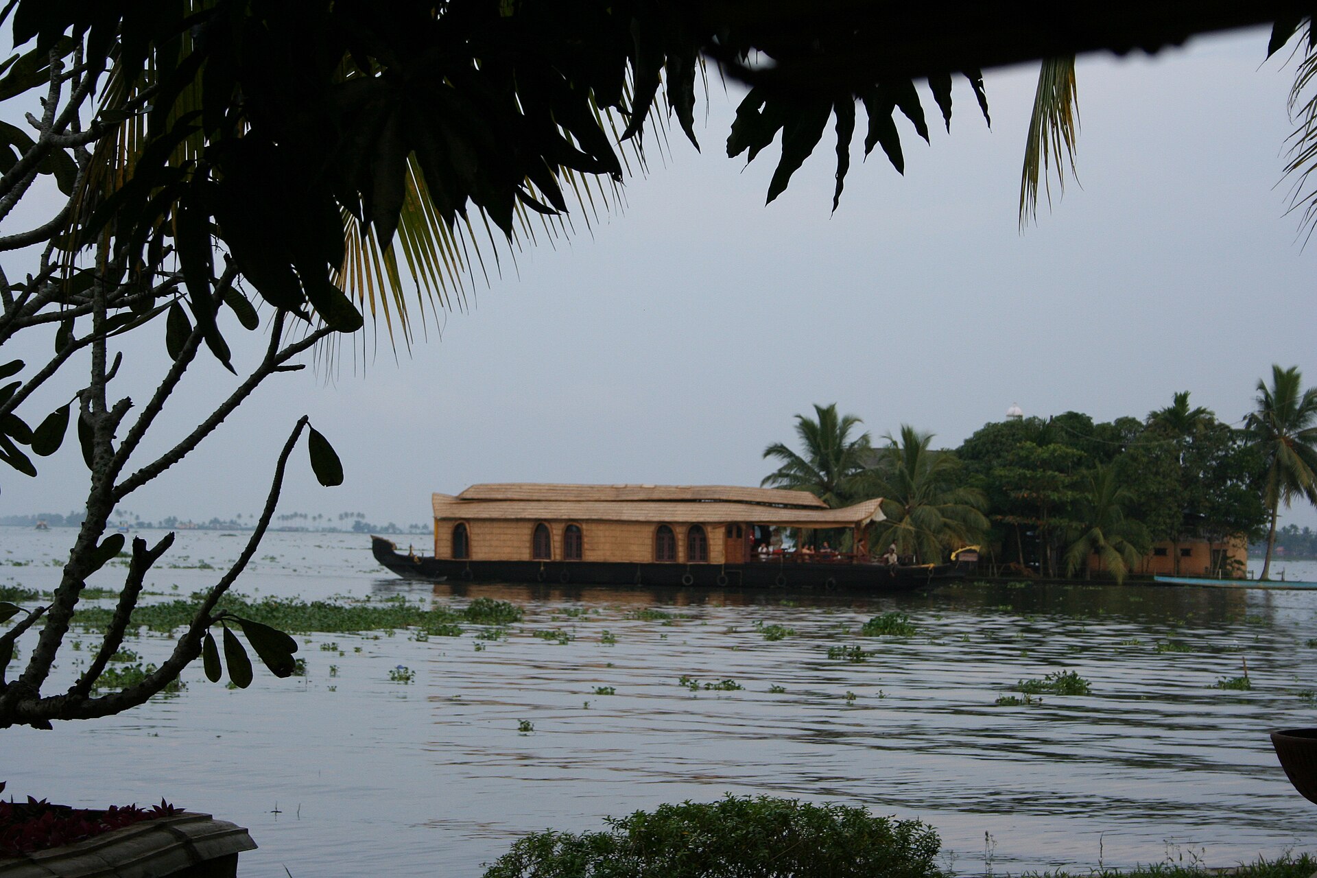 Bateau-maison sur les backwaters du Kerala, en Inde