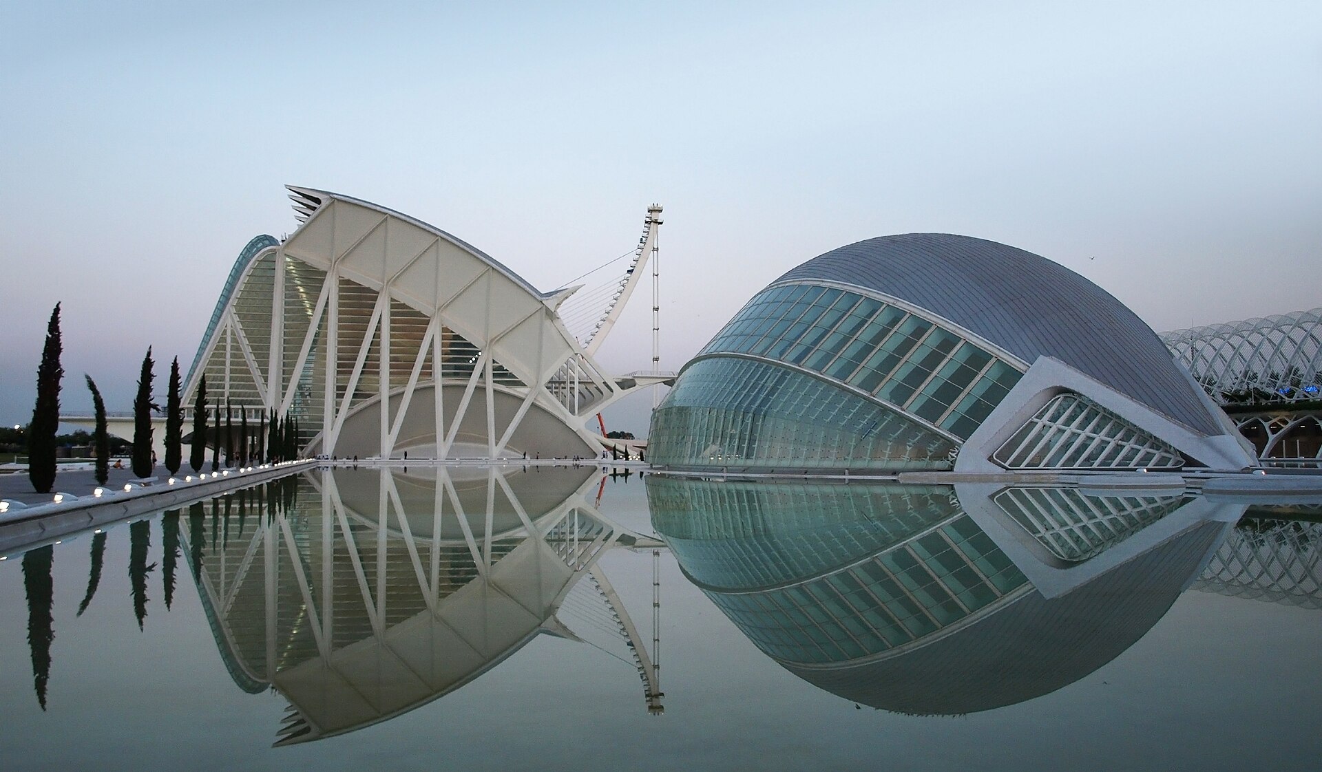 La Cité des arts et des sciences de Valence au crépuscule
