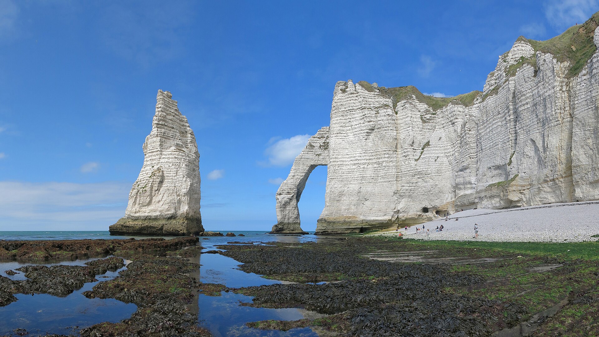 Les falaises d'Étretat, l'Aiguille et la Porte d'Aval, en Normandie