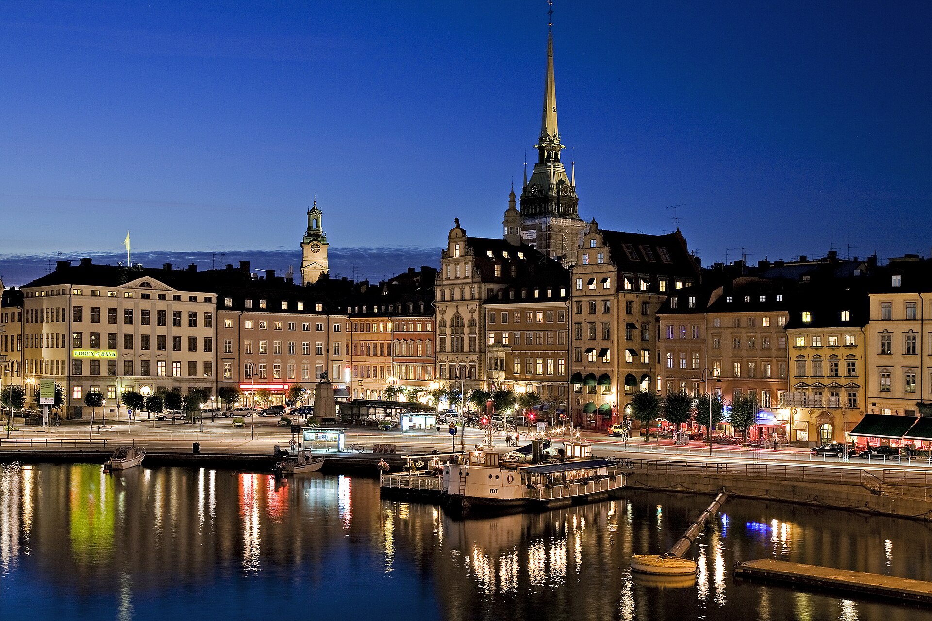 Les quais de Gamla Stan à Stockholm, un soir de juin