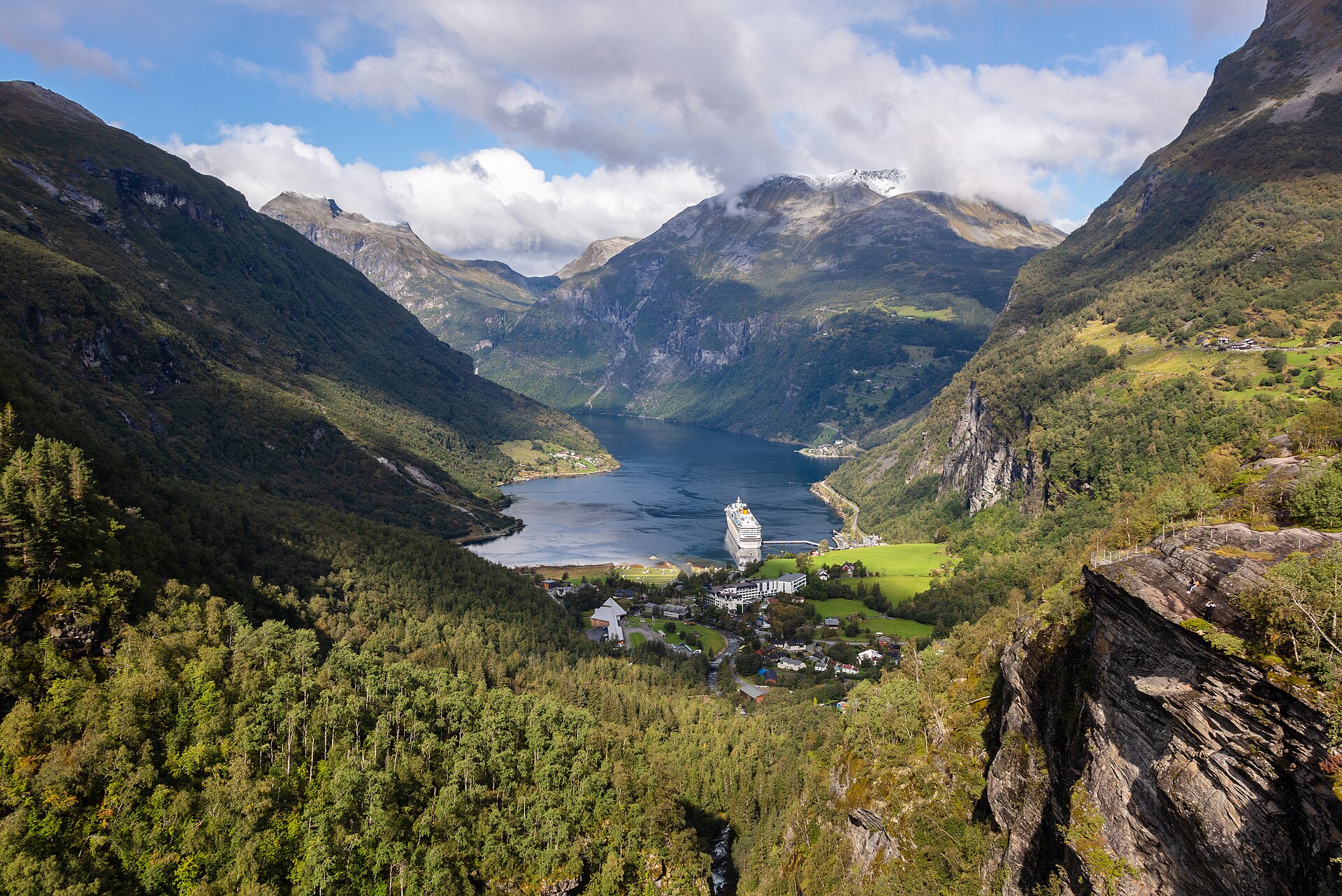 Le Geirangerfjord vu depuis Flydalsjuvet, en Norvège