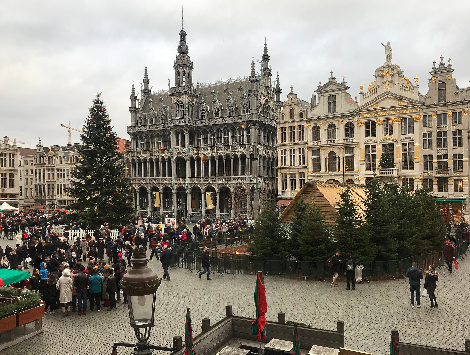La Grand-Place de Bruxelles décorée pour Noël