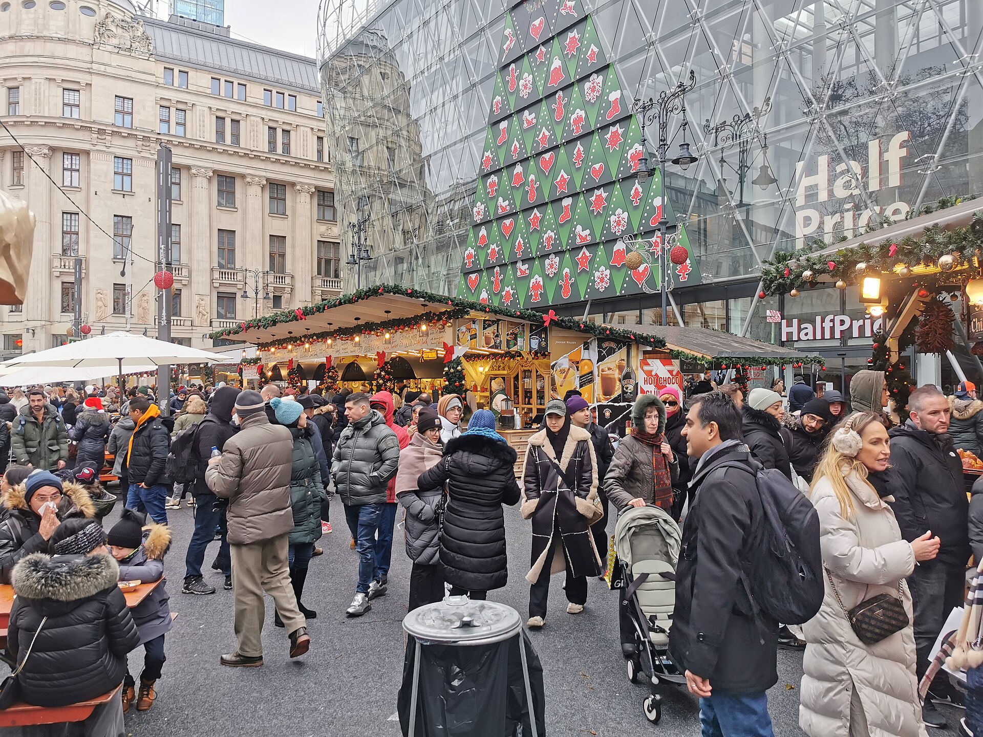 Le marché de Noël de la place Vörösmarty à Budapest