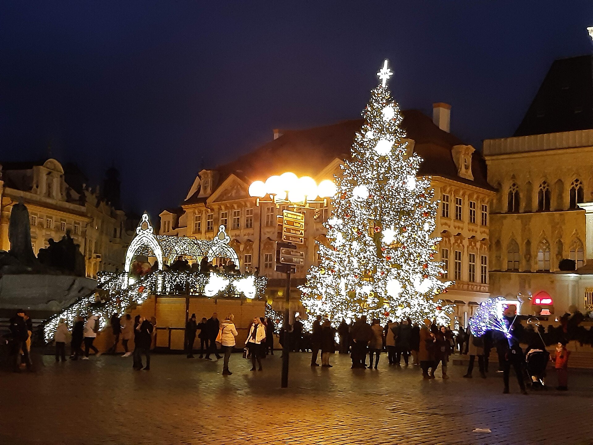 Le marché de Noël sur la place de la Vieille-Ville à Prague