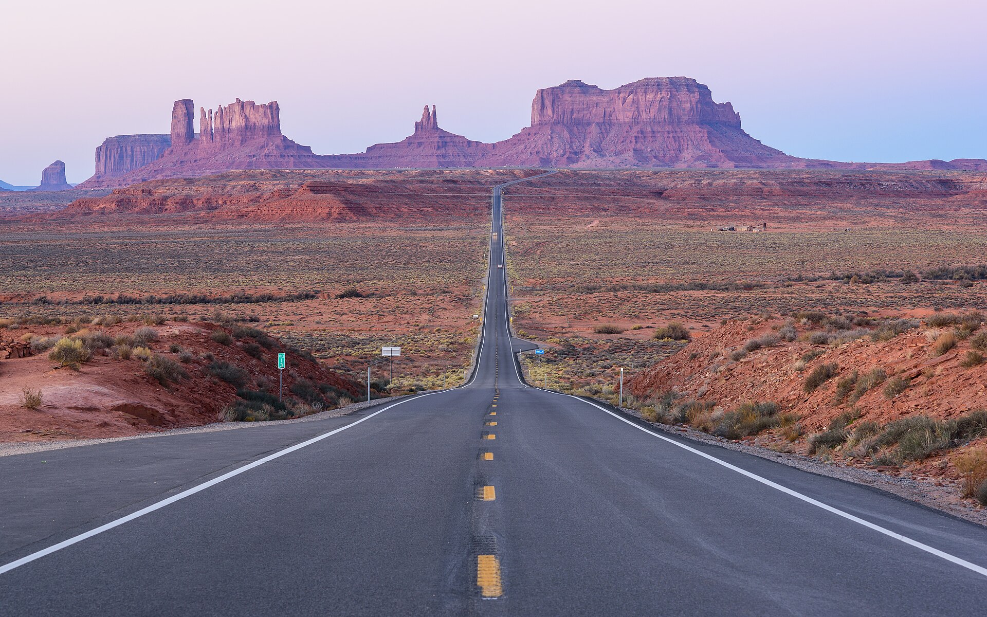 La route vers Monument Valley, dans l'Ouest américain
