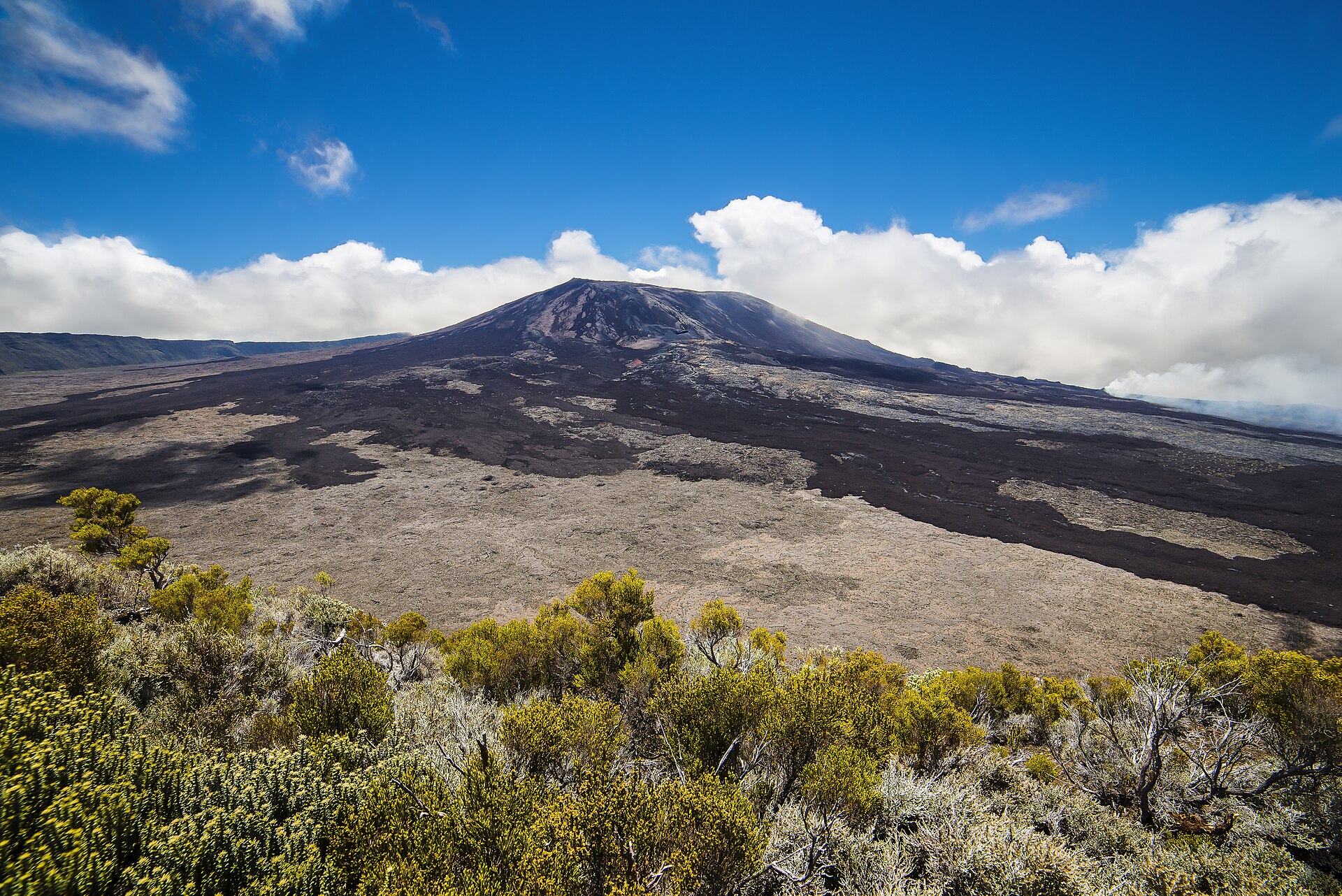 Le Piton de la Fournaise sur l'île de La Réunion
