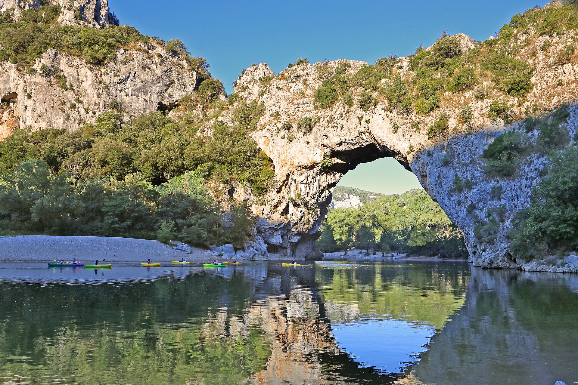 Le Pont d'Arc au-dessus de la rivière Ardèche