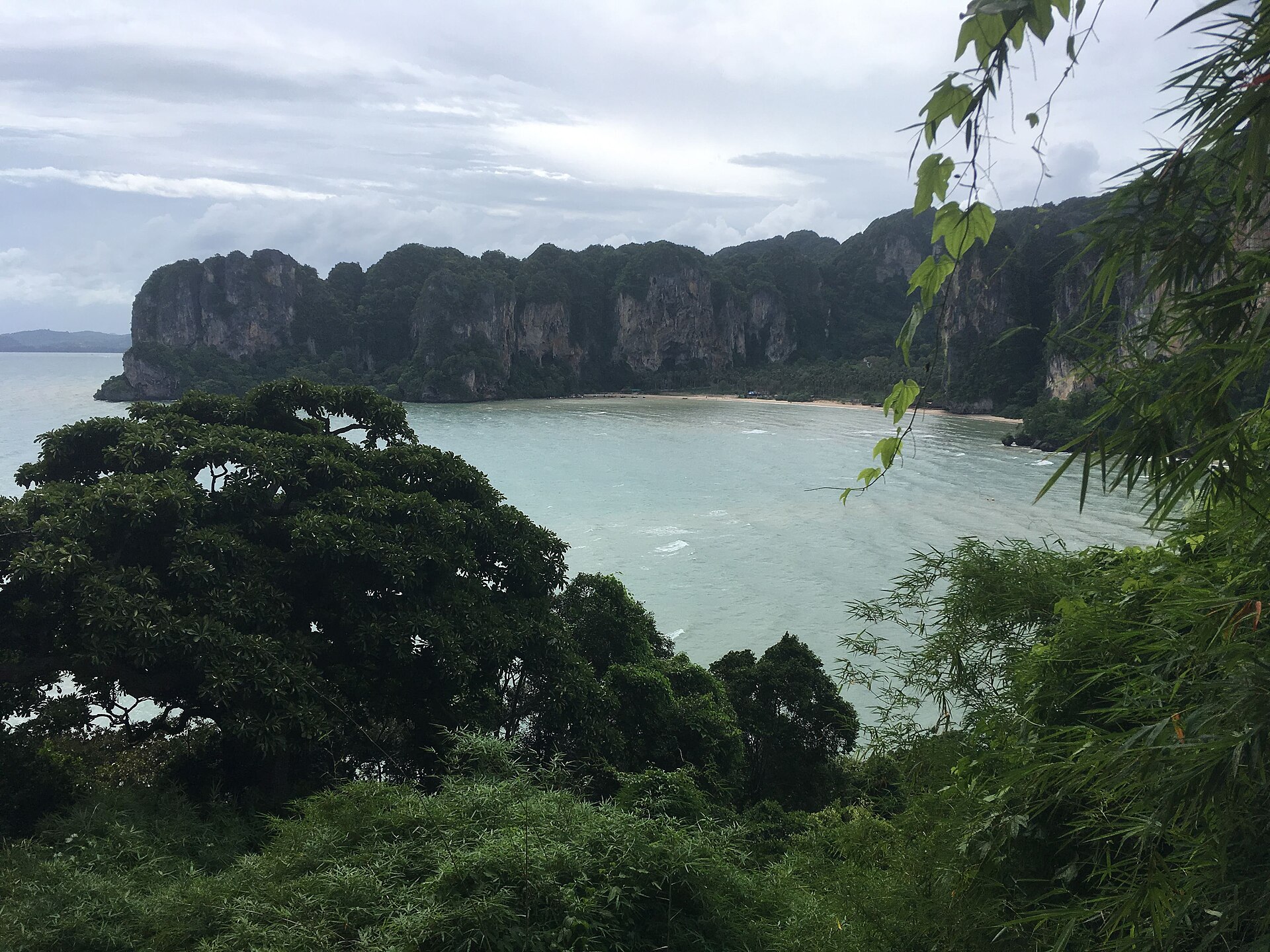 La baie de Railay près de Krabi, en Thaïlande
