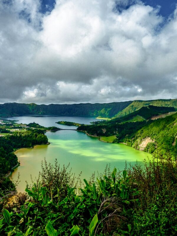Les lacs volcaniques de Sete Cidades, sur l'île de São Miguel aux Açores
