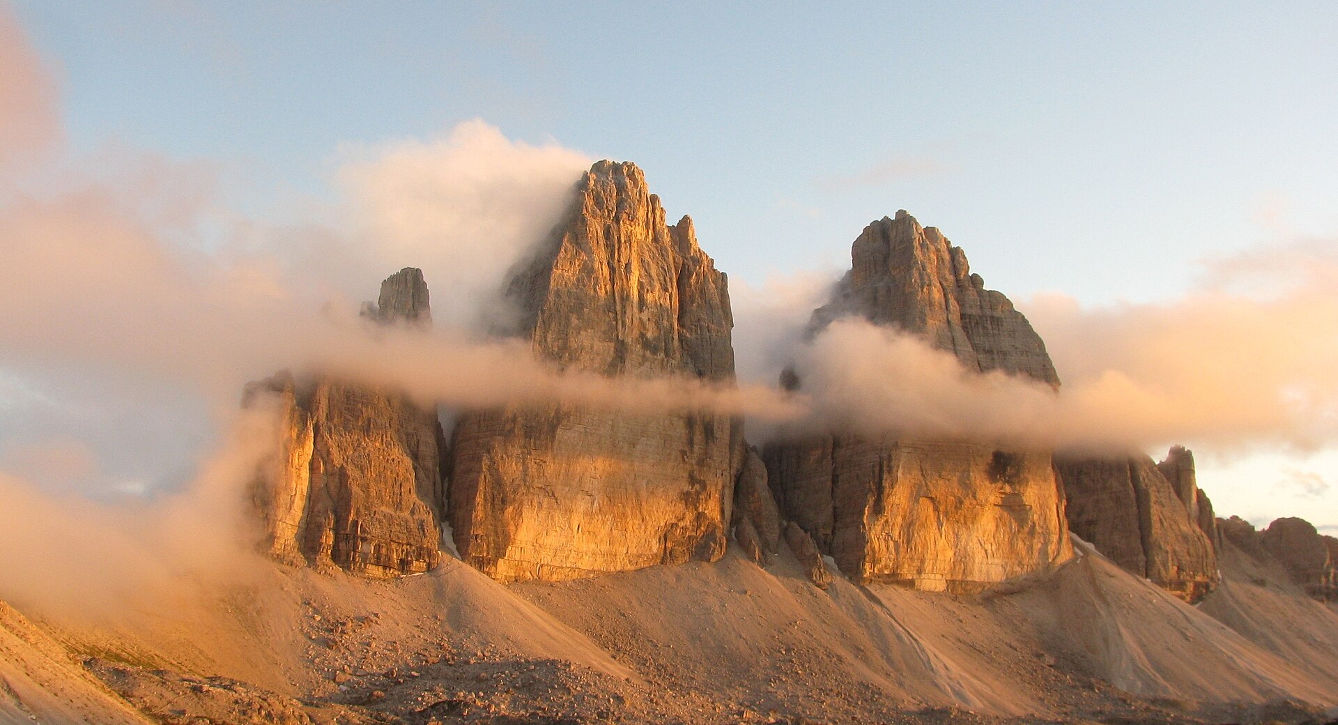 Les Tre Cime di Lavaredo dans les Dolomites, en Italie